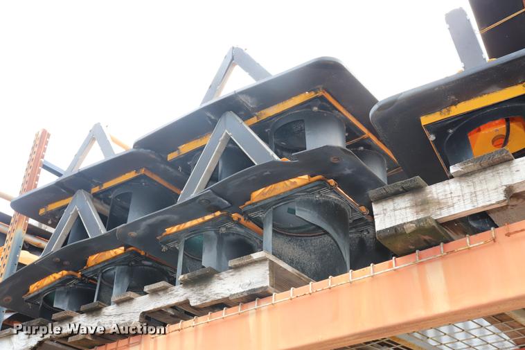 image for item DK9542 Approximately 60 signal heads