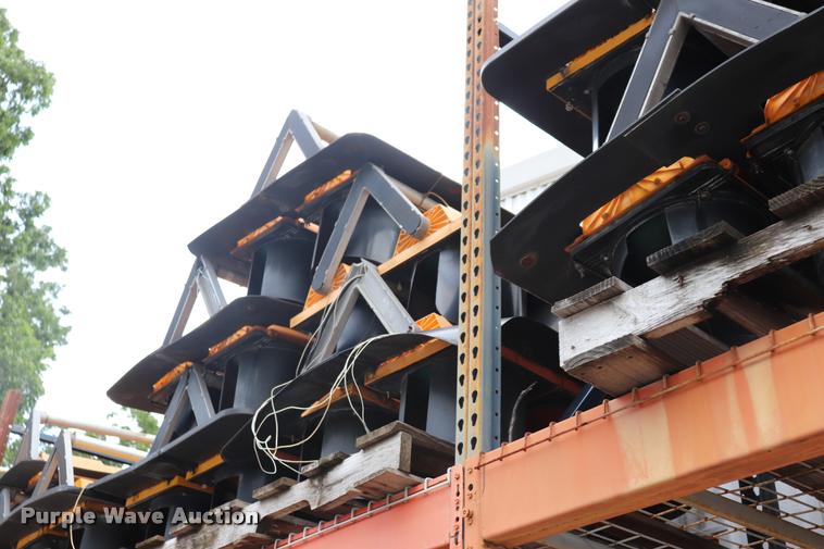 image for item DK9542 Approximately 60 signal heads