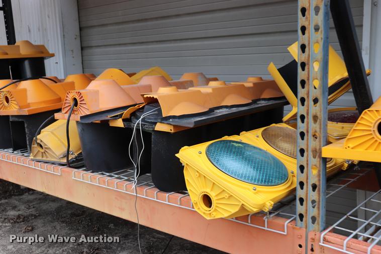 image for item DK9542 Approximately 60 signal heads