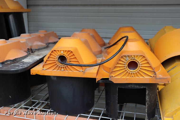 image for item DK9542 Approximately 60 signal heads