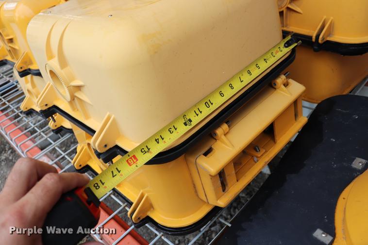 image for item DK9542 Approximately 60 signal heads