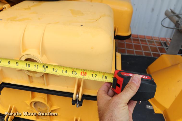 image for item DK9542 Approximately 60 signal heads