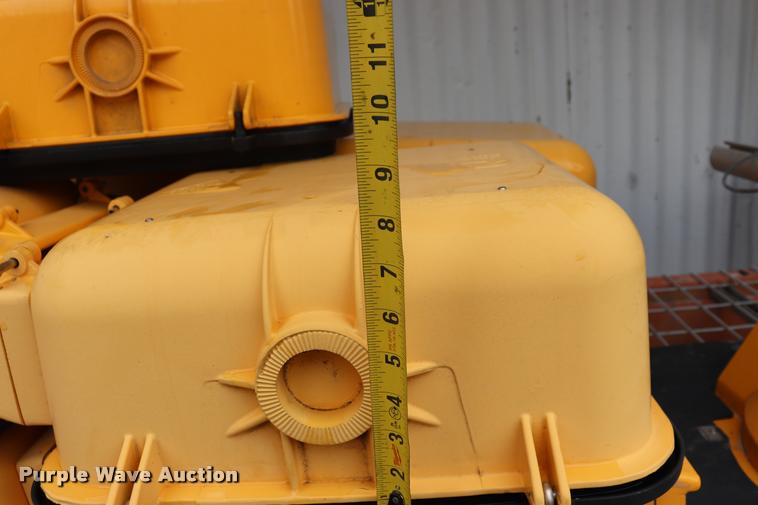 image for item DK9542 Approximately 60 signal heads