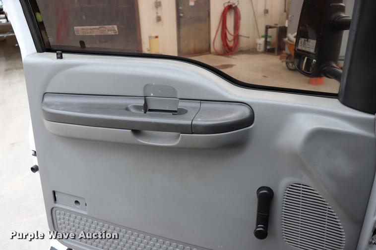 image for item DK9543 2003 Ford F550 Super Duty flatbed truck