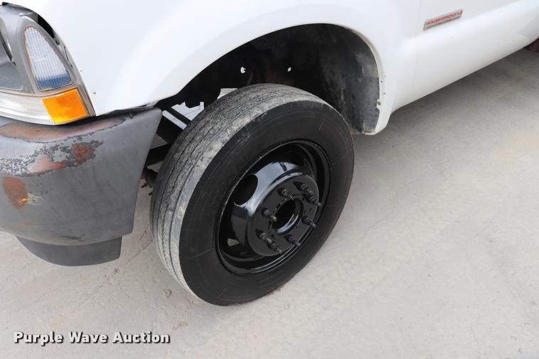 image for item DK9543 2003 Ford F550 Super Duty flatbed truck