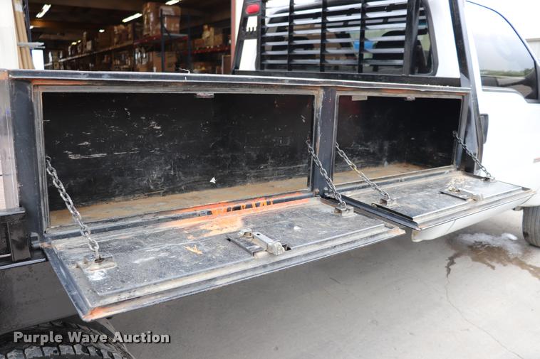 image for item DK9543 2003 Ford F550 Super Duty flatbed truck