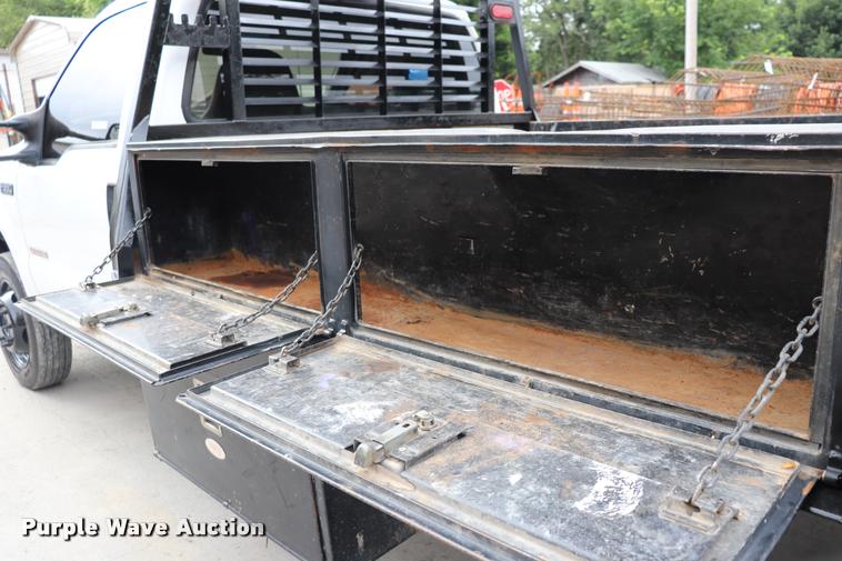 image for item DK9543 2003 Ford F550 Super Duty flatbed truck