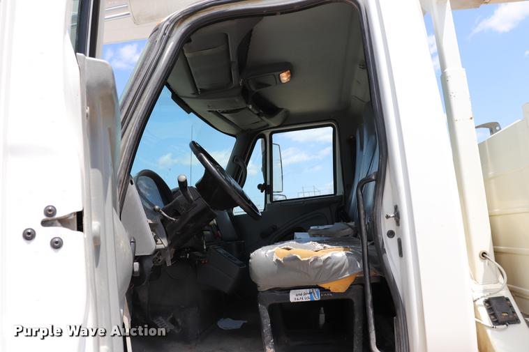 image for item DK9558 2007 International DuraStar 4300 bucket truck