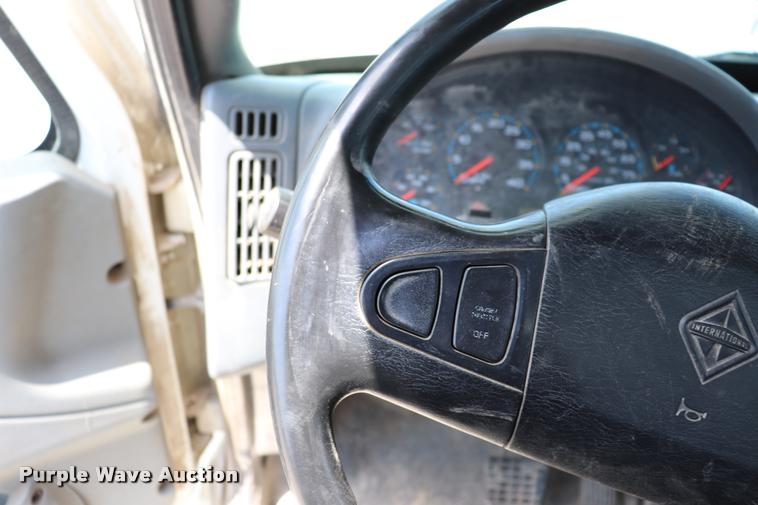 image for item DK9558 2007 International DuraStar 4300 bucket truck