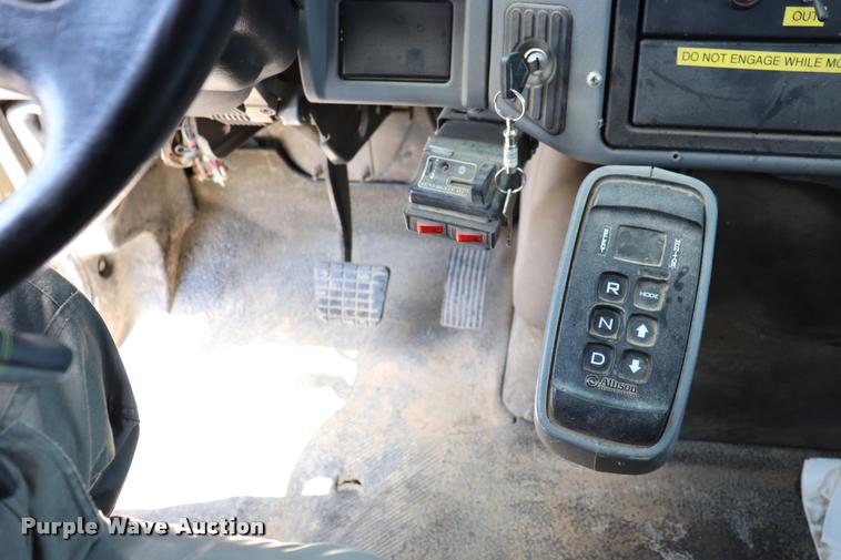 image for item DK9558 2007 International DuraStar 4300 bucket truck