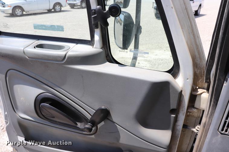 image for item DK9558 2007 International DuraStar 4300 bucket truck