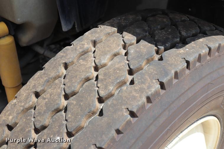 image for item DK9558 2007 International DuraStar 4300 bucket truck