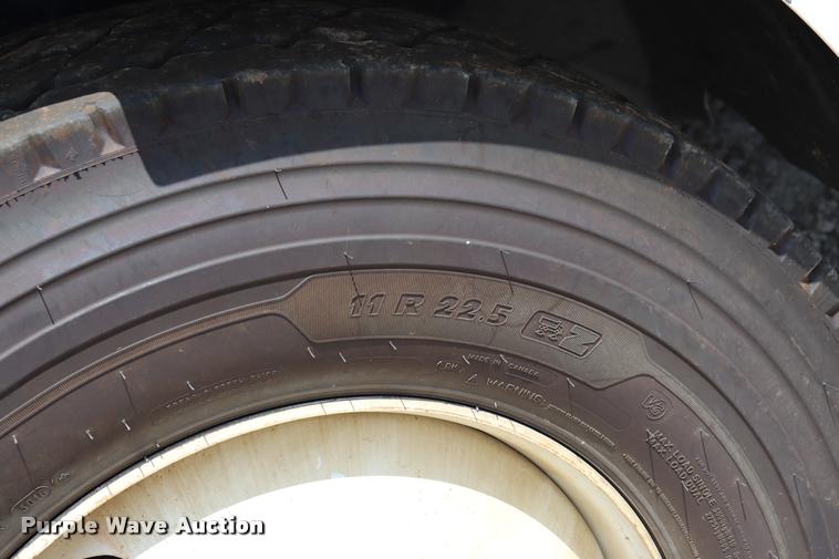 image for item DK9558 2007 International DuraStar 4300 bucket truck