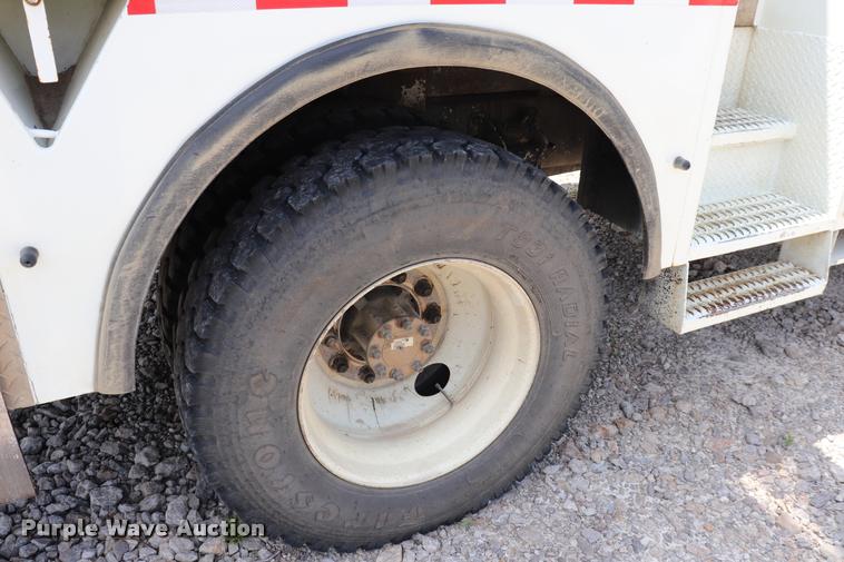 image for item DK9558 2007 International DuraStar 4300 bucket truck