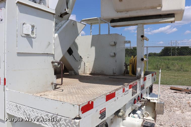 image for item DK9558 2007 International DuraStar 4300 bucket truck