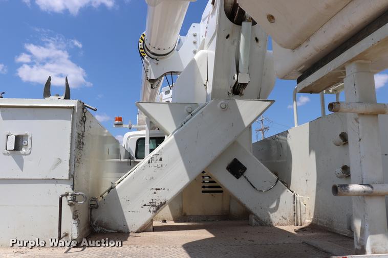 image for item DK9558 2007 International DuraStar 4300 bucket truck