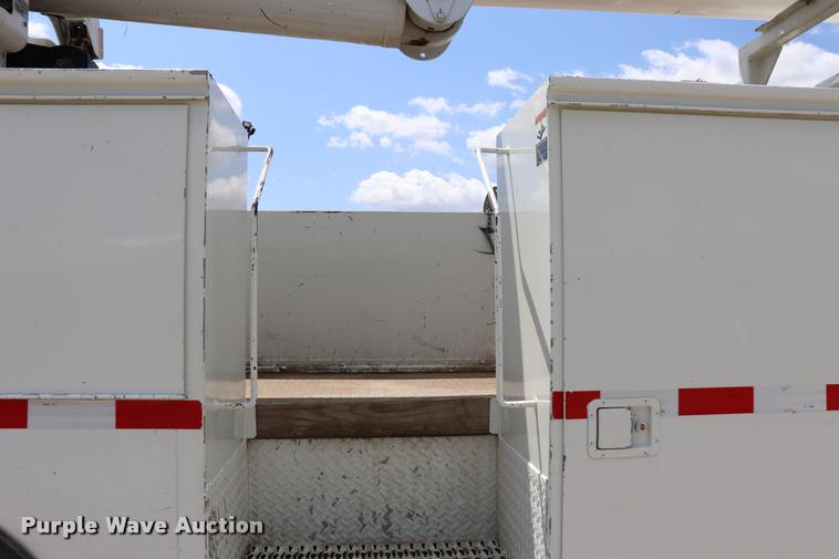 image for item DK9558 2007 International DuraStar 4300 bucket truck