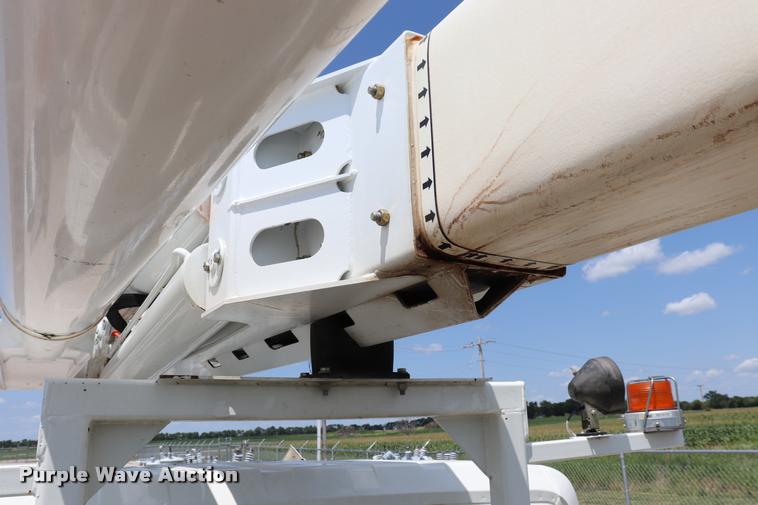 image for item DK9558 2007 International DuraStar 4300 bucket truck