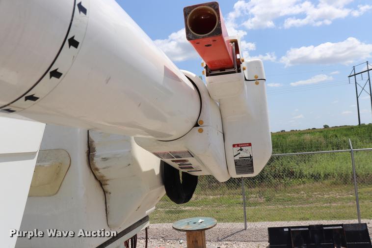 image for item DK9558 2007 International DuraStar 4300 bucket truck