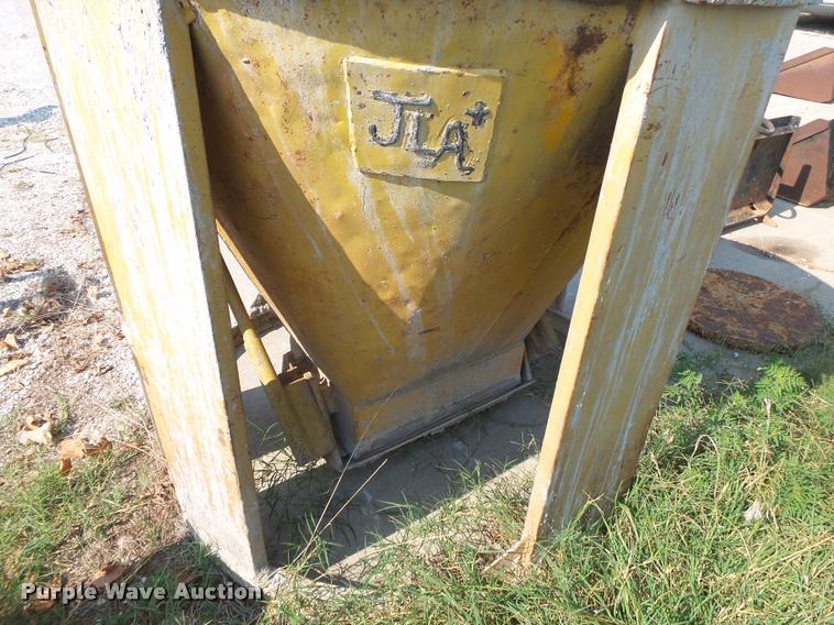 image for item DS9745 Concrete bucket