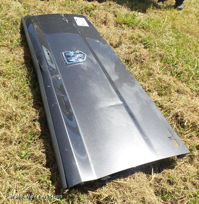 2014 Dodge Ram 3500 tailgate in Leeton, MO Item K1835 sold Purple Wave