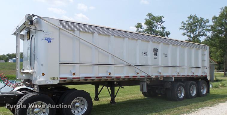 image for item K1842 2007 MAC end dump trailer