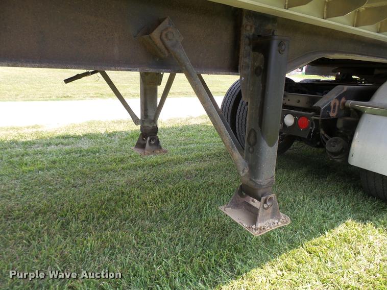 image for item K1842 2007 MAC end dump trailer