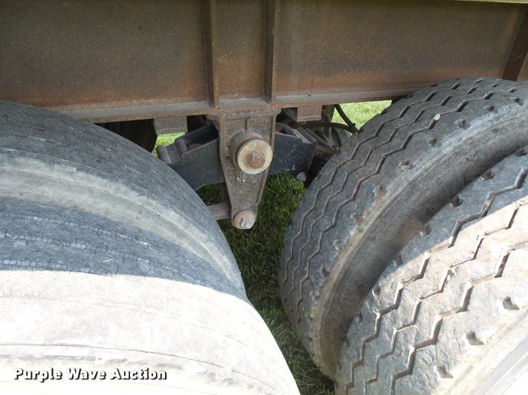 image for item K1842 2007 MAC end dump trailer