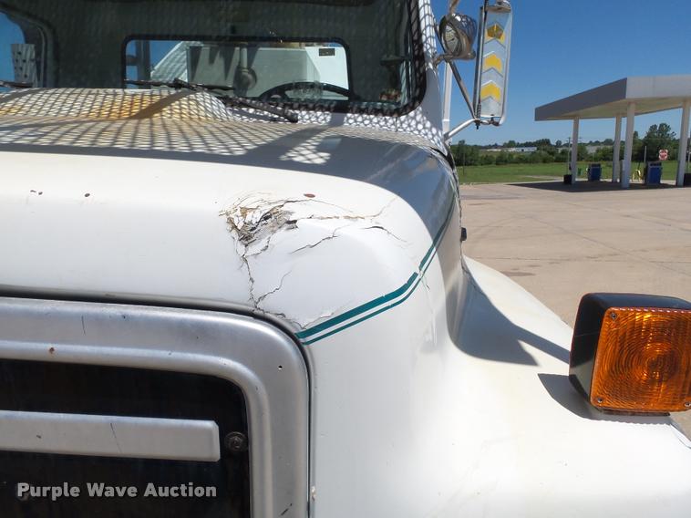 image for item K3265 1986 International 1754 bucket truck