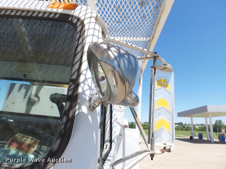 image for item K3265 1986 International 1754 bucket truck