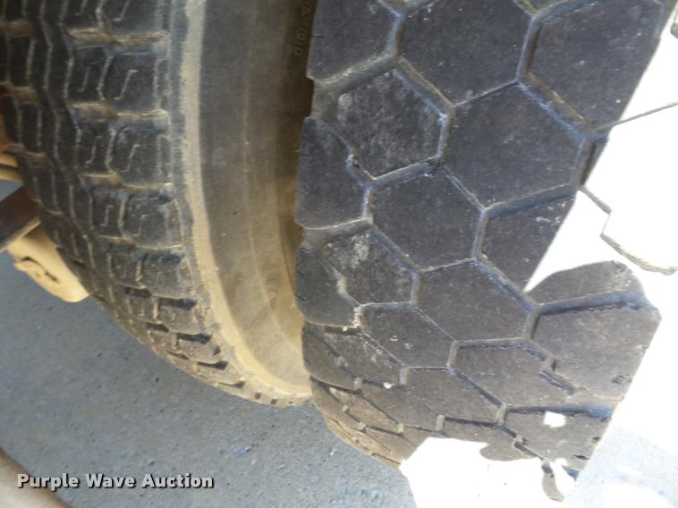 image for item K3265 1986 International 1754 bucket truck