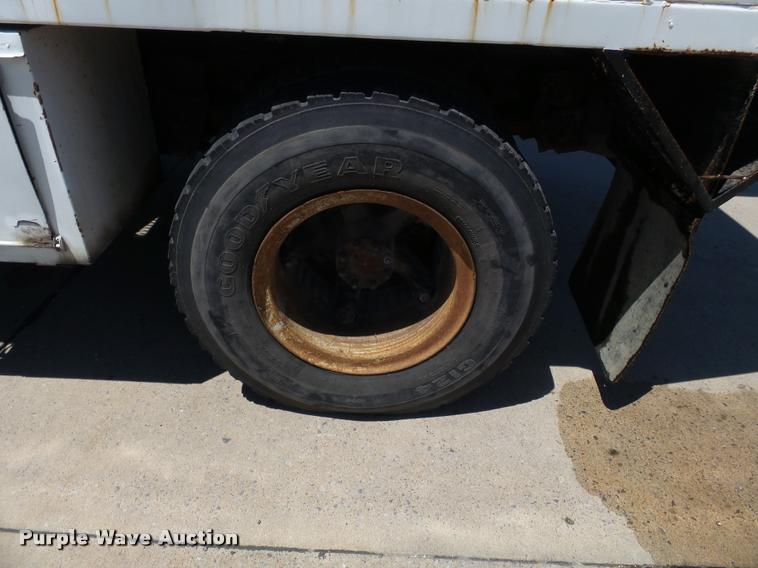 image for item K3265 1986 International 1754 bucket truck