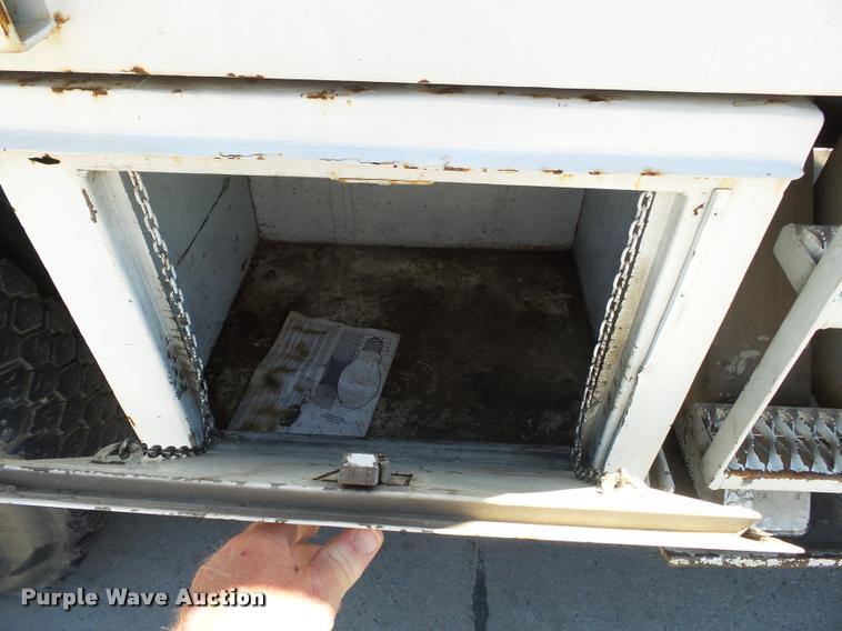 image for item K3265 1986 International 1754 bucket truck