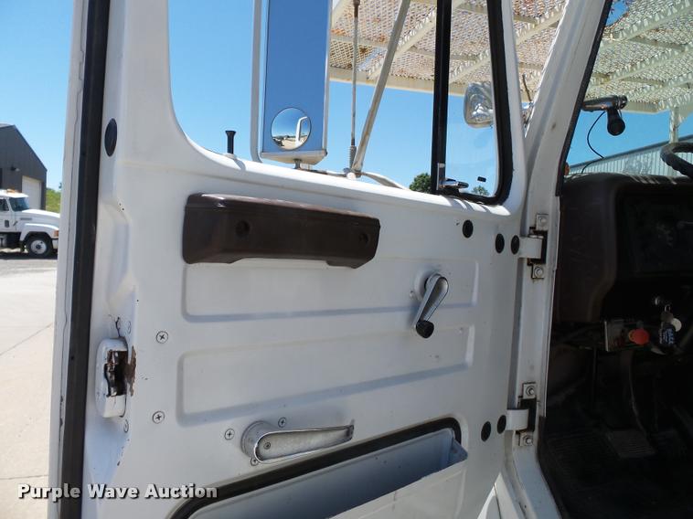 image for item K3265 1986 International 1754 bucket truck