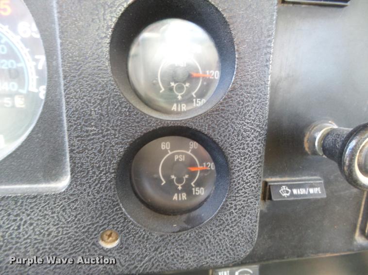 image for item K3265 1986 International 1754 bucket truck