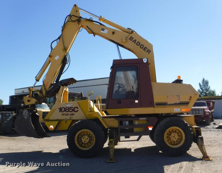 image for item K5873 Badger 1085C Cruiz-Air rubber tire excavator