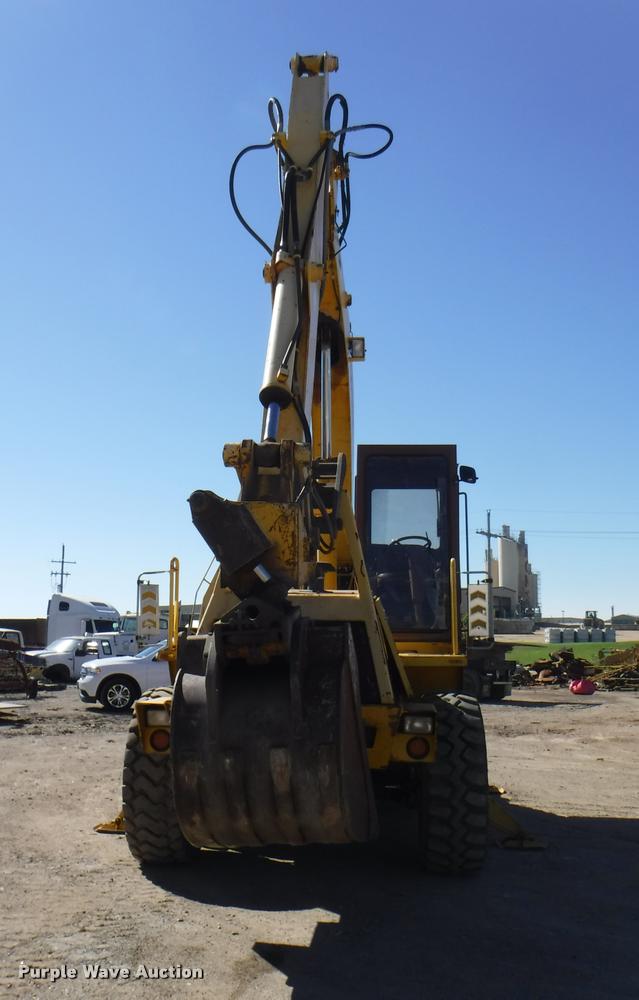 image for item K5873 Badger 1085C Cruiz-Air rubber tire excavator