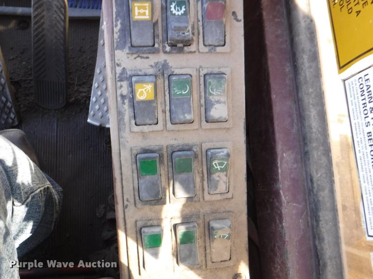 image for item K5873 Badger 1085C Cruiz-Air rubber tire excavator