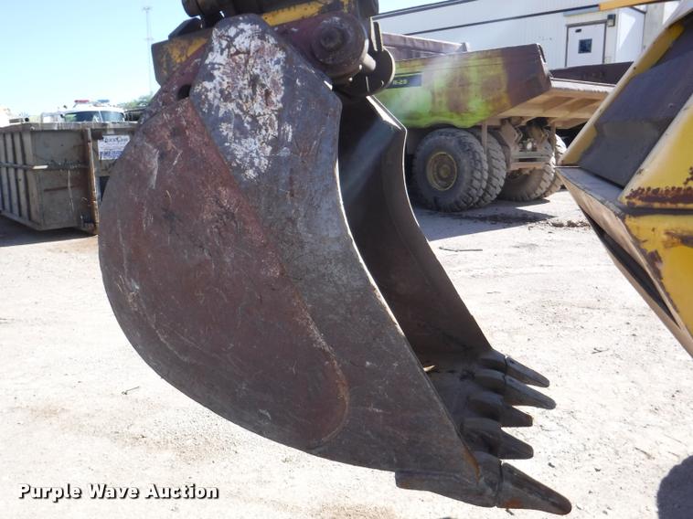 image for item K5873 Badger 1085C Cruiz-Air rubber tire excavator