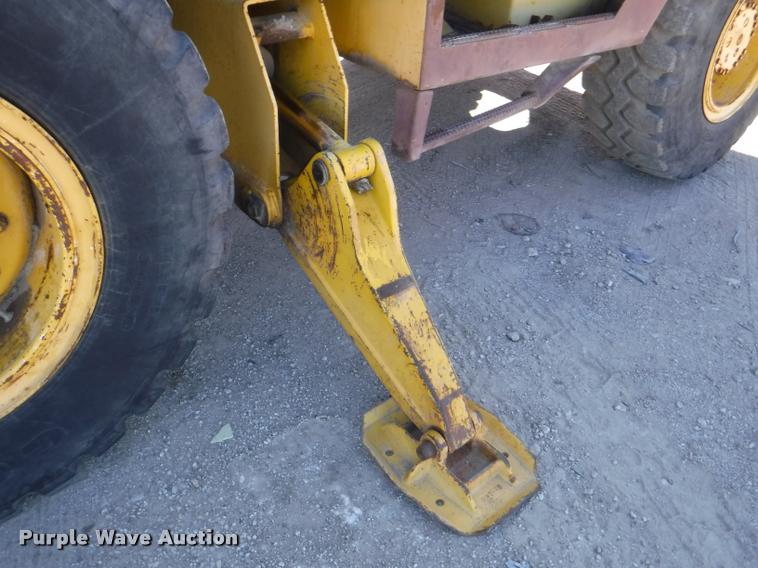 image for item K5873 Badger 1085C Cruiz-Air rubber tire excavator