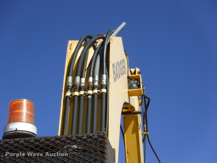 image for item K5873 Badger 1085C Cruiz-Air rubber tire excavator