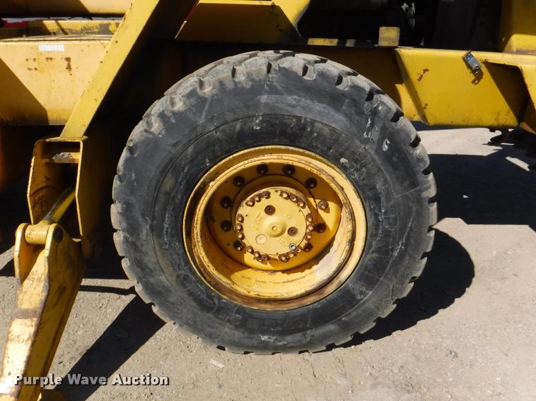 image for item K5873 Badger 1085C Cruiz-Air rubber tire excavator