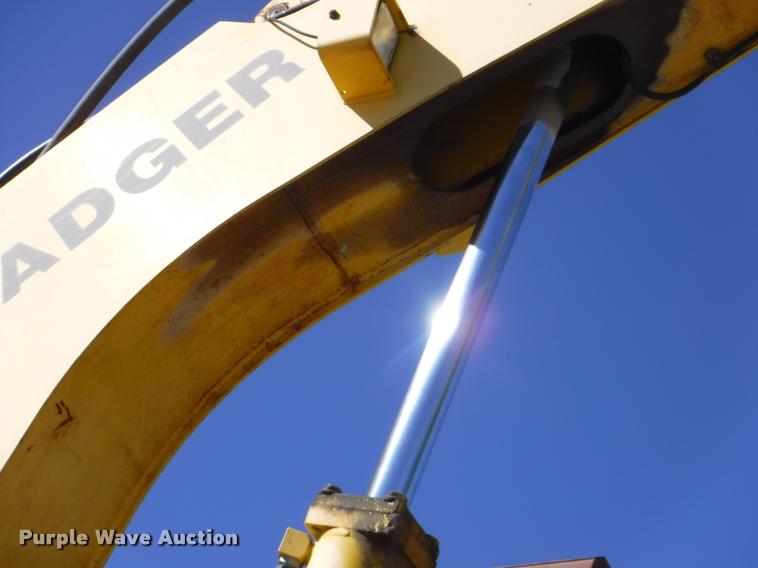 image for item K5873 Badger 1085C Cruiz-Air rubber tire excavator