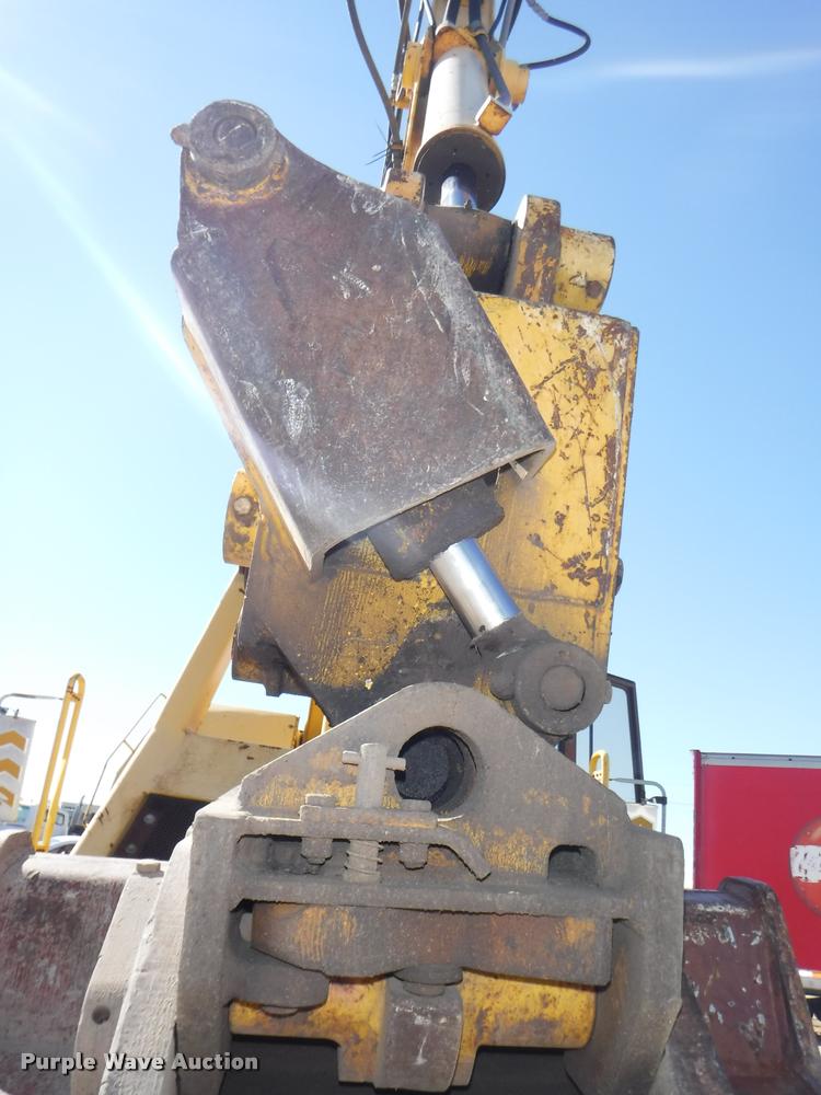 image for item K5873 Badger 1085C Cruiz-Air rubber tire excavator