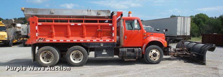 image for item K6453 1999 International 4900 dump truck