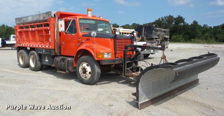 image for item K6453 1999 International 4900 dump truck