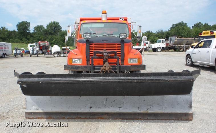 image for item K6453 1999 International 4900 dump truck