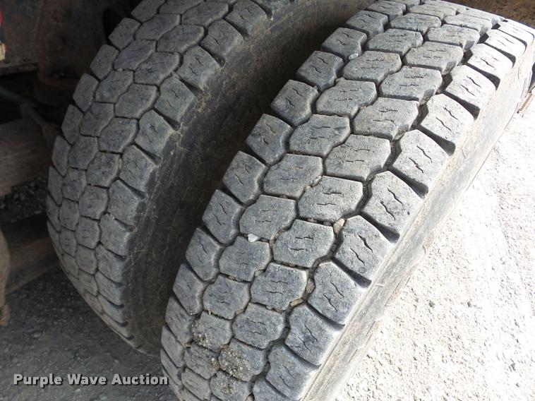 image for item K6453 1999 International 4900 dump truck