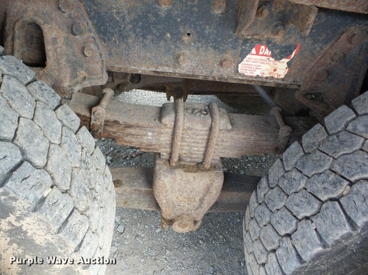 image for item K6453 1999 International 4900 dump truck