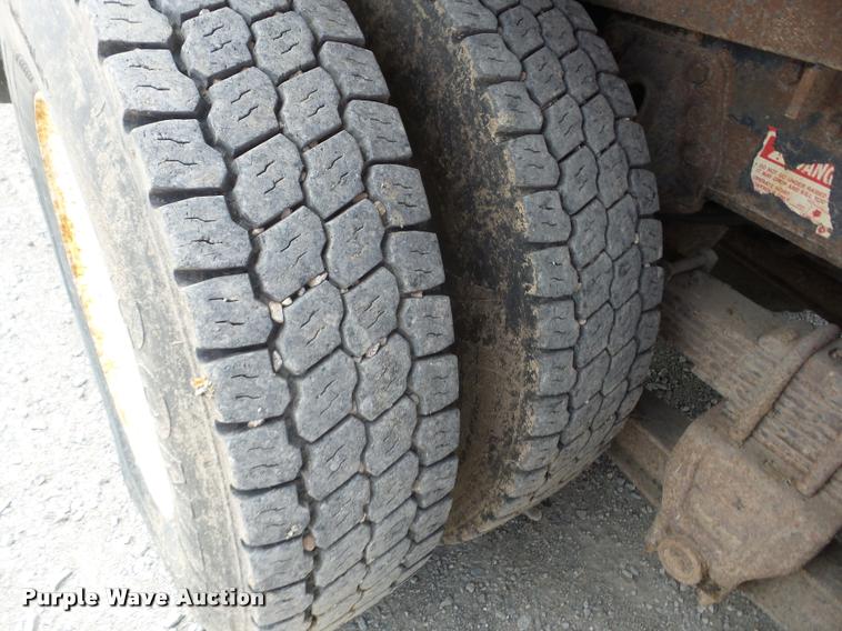 image for item K6453 1999 International 4900 dump truck